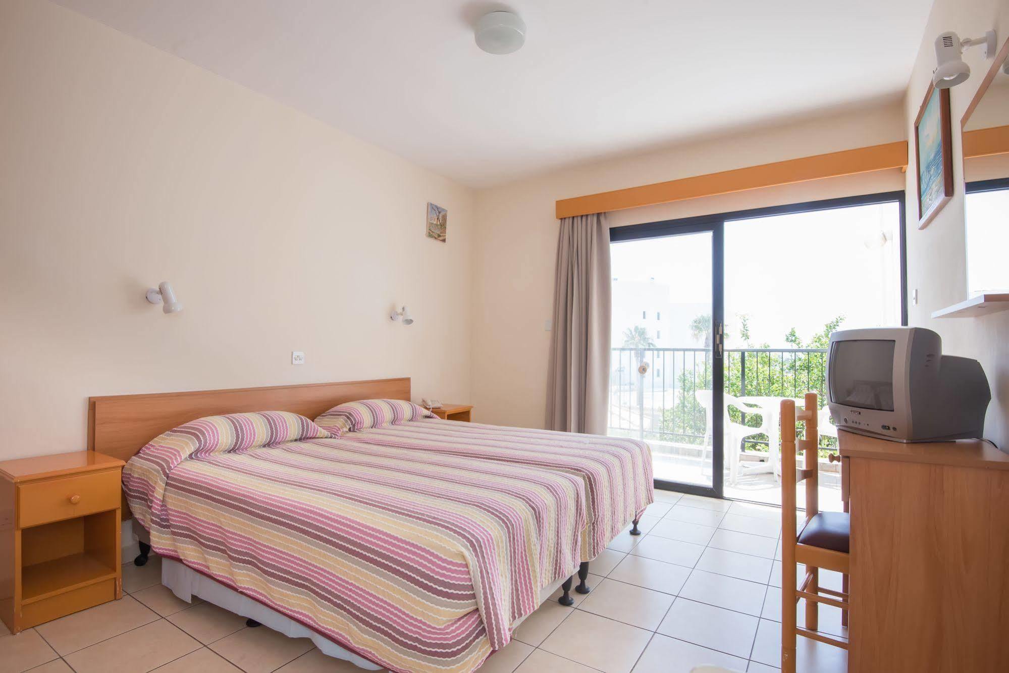 Kkaras Hotel 3 Star Айя-Напа Екстер'єр фото